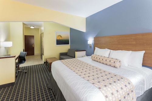 Days Inn & Suites by Wyndham Union City