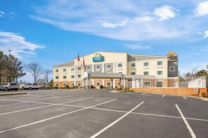 Exterior - Days Inn & Suites by Wyndham Union City (Union City)