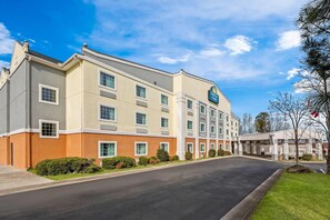 Exterior - Days Inn & Suites by Wyndham Union City (Union City)