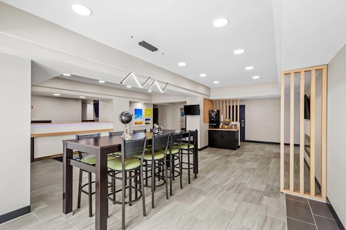 Days Inn & Suites by Wyndham Union City