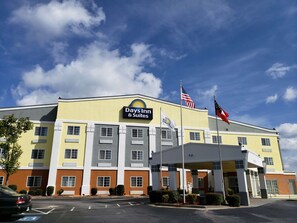 Exterior - Days Inn & Suites by Wyndham Union City (Union City)