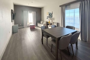 Suite présidentielle, 2 grands lits, non-fumeur | Literie de qualité, lit avec matelas à plateau-coussin, coffre-fort