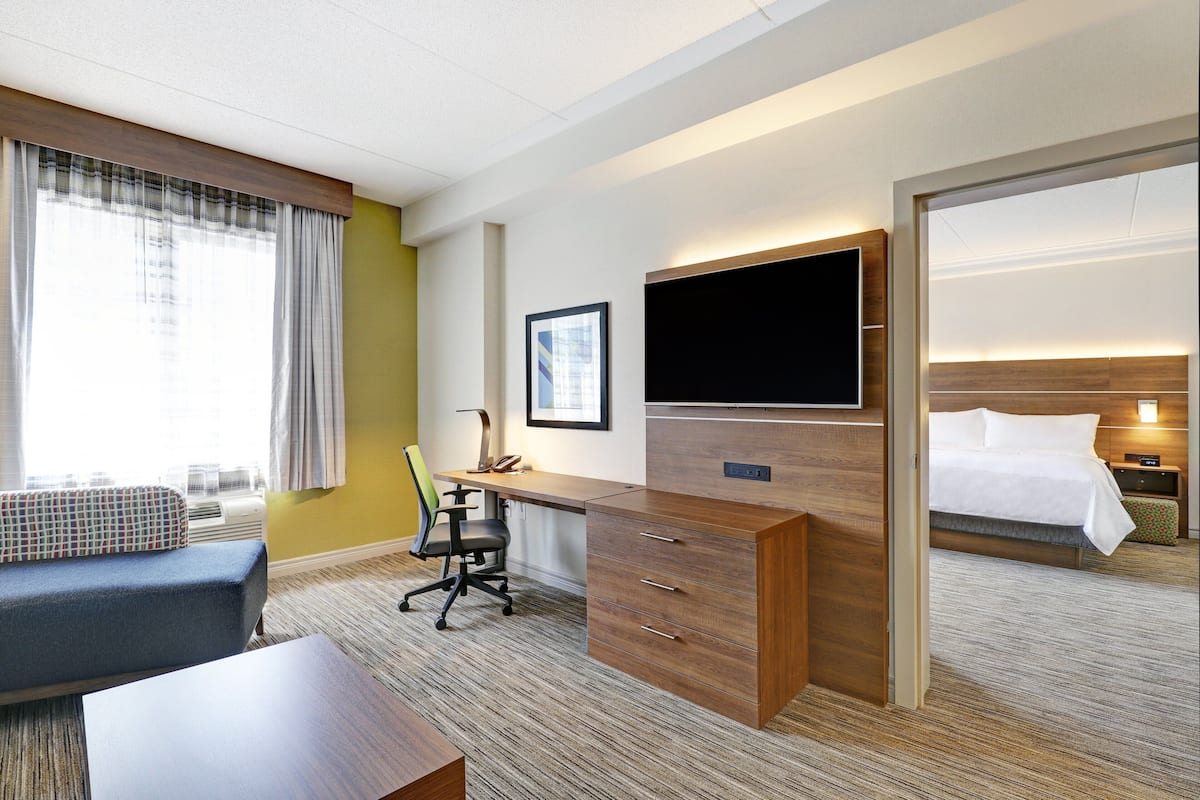 Suite, 1 King Bed (Living Area) | In-room safe, desk, iron/ironing board, WiFi (free)