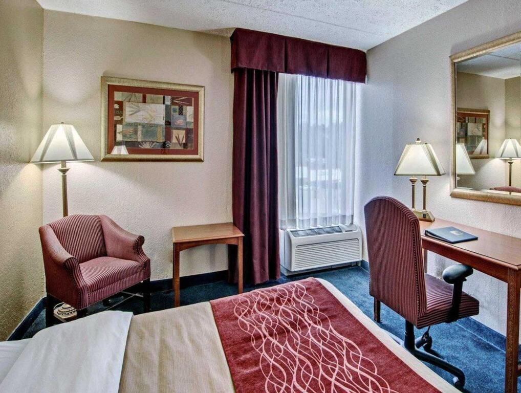 Desk, laptop workspace, iron/ironing board, rollaway beds