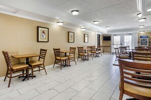 Free daily continental breakfast  - Quality Inn near Martinsville Speedway (Martinsville)