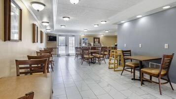 Free daily continental breakfast