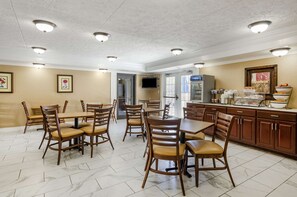 Ilmainen päivittäinen mannermainen aamiainen 