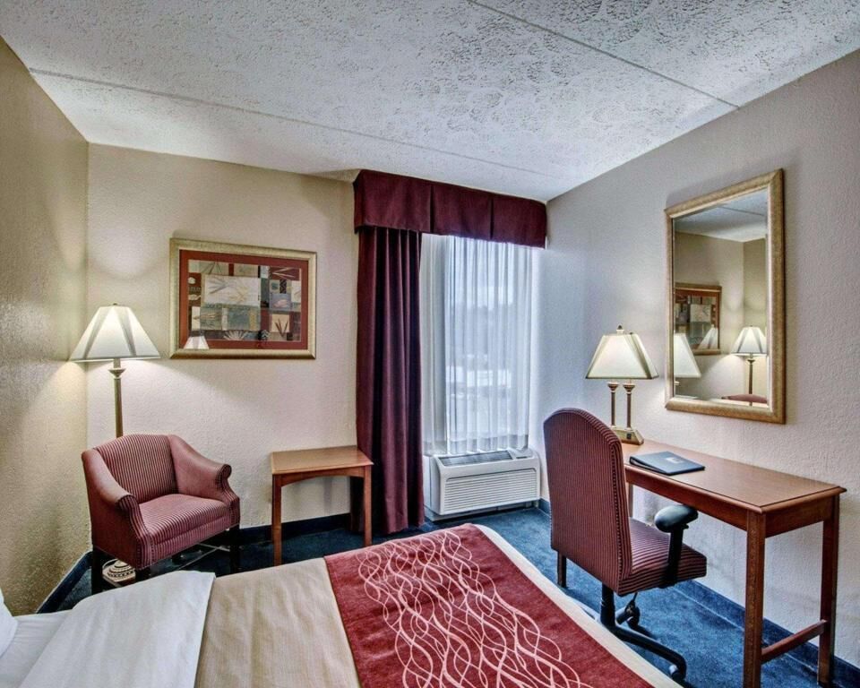 Desk, laptop workspace, iron/ironing board, rollaway beds