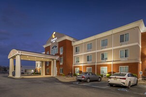 A Comfort Inn hotel with a covered parking area, multiple floors, and a well-lit entrance.