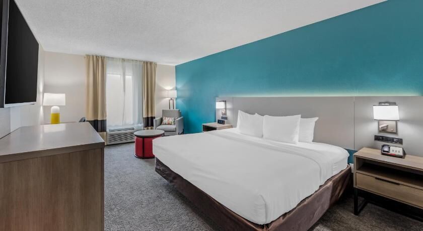 Bureau, espace de travail pour ordinateur portable, rideaux occultants