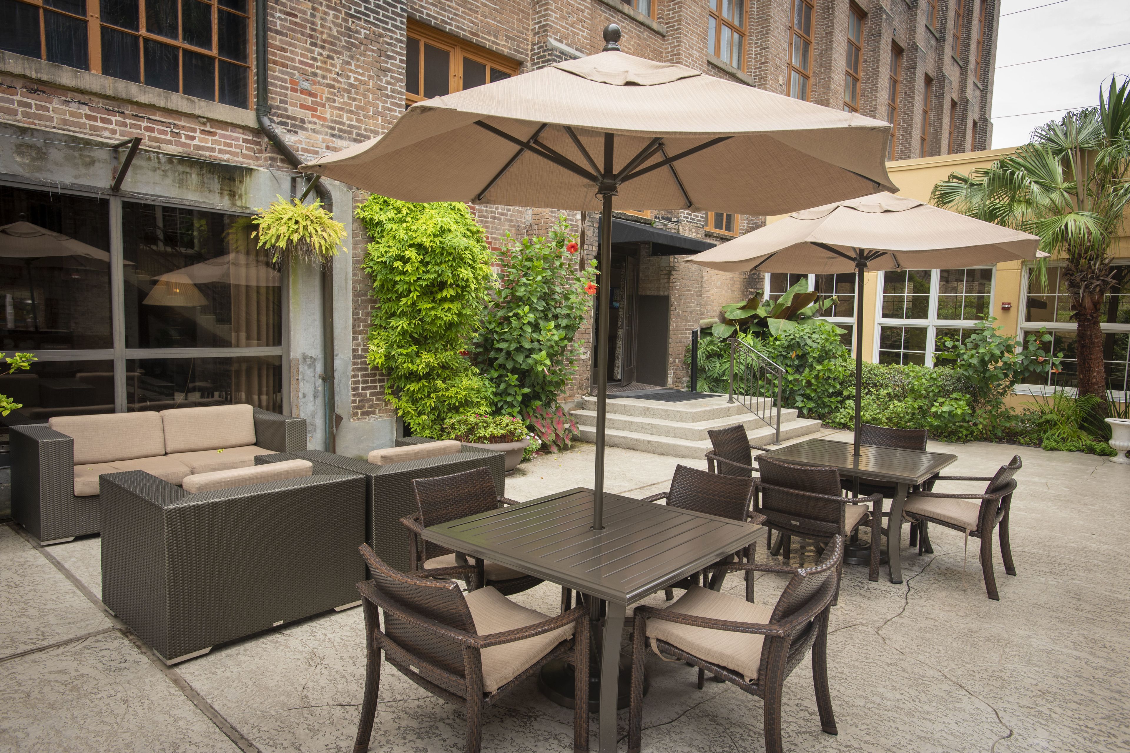 outdoor pool, open 9:00 am to 10:00 pm, pool umbrellas, pool loungers