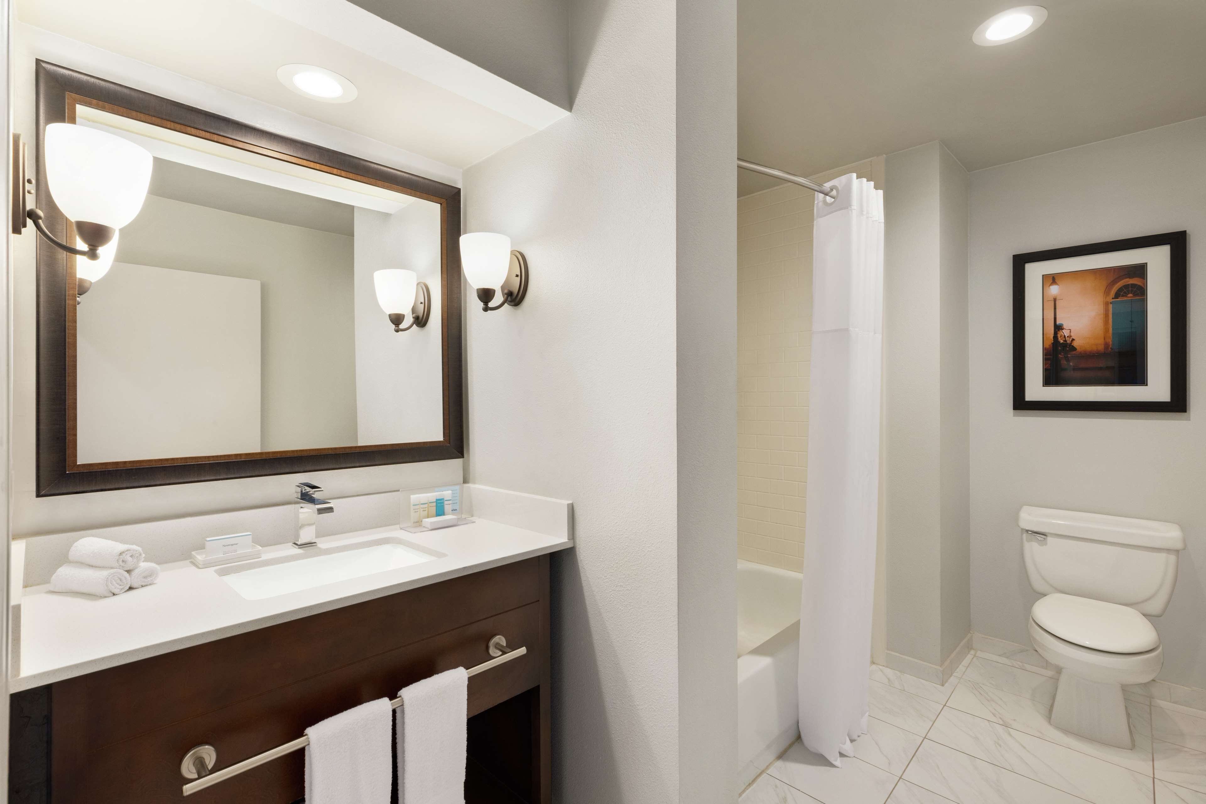 combined shower/bathtub, free toiletries, hair dryer, towels