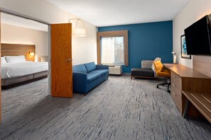Premium bedding, pillow-top beds, in-room safe, desk - Holiday Inn Express New Albany - Louisville NW by IHG (New Albany)