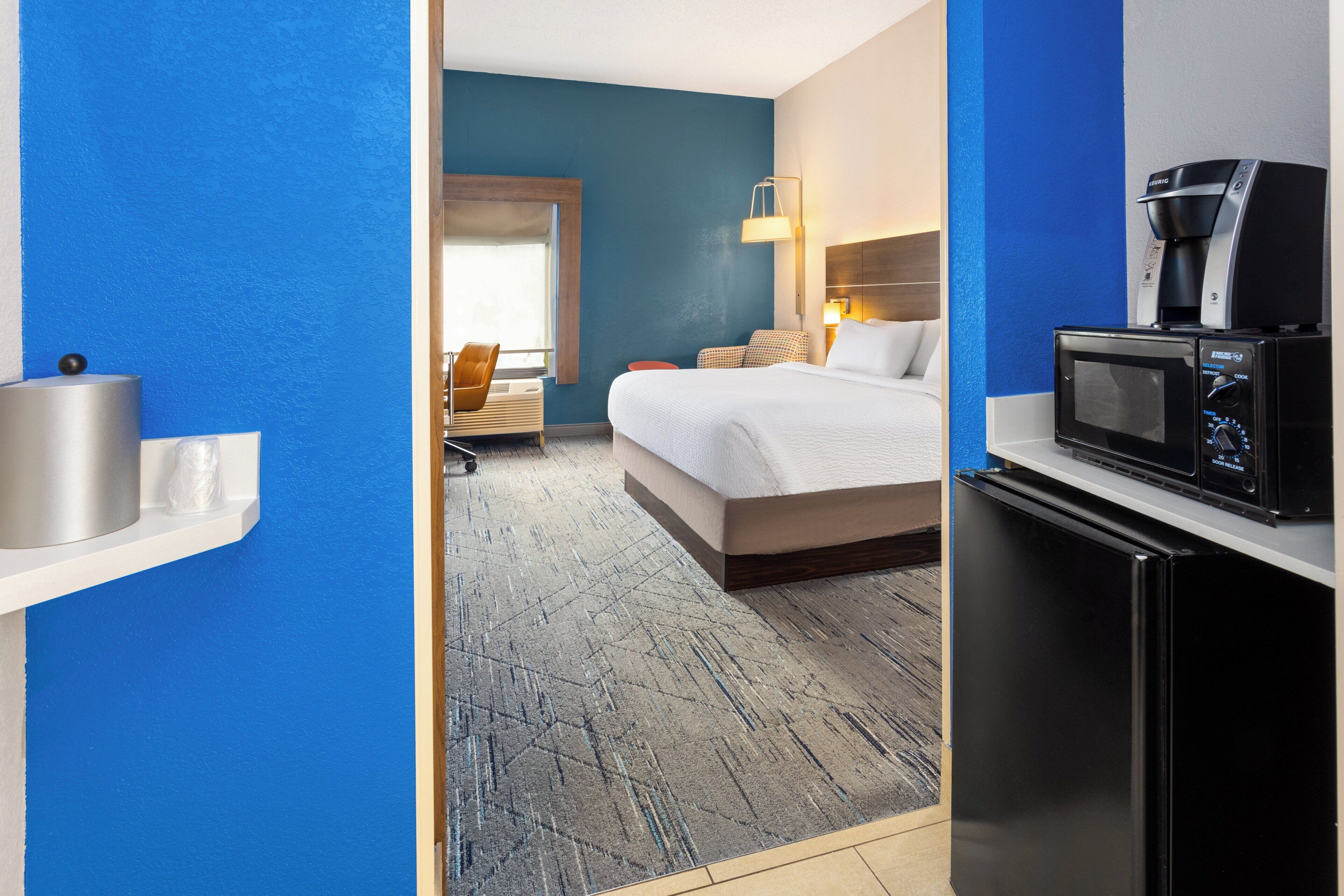 Standard Room, 1 King Bed, Accessible, Non Smoking (Communications, Mobility)