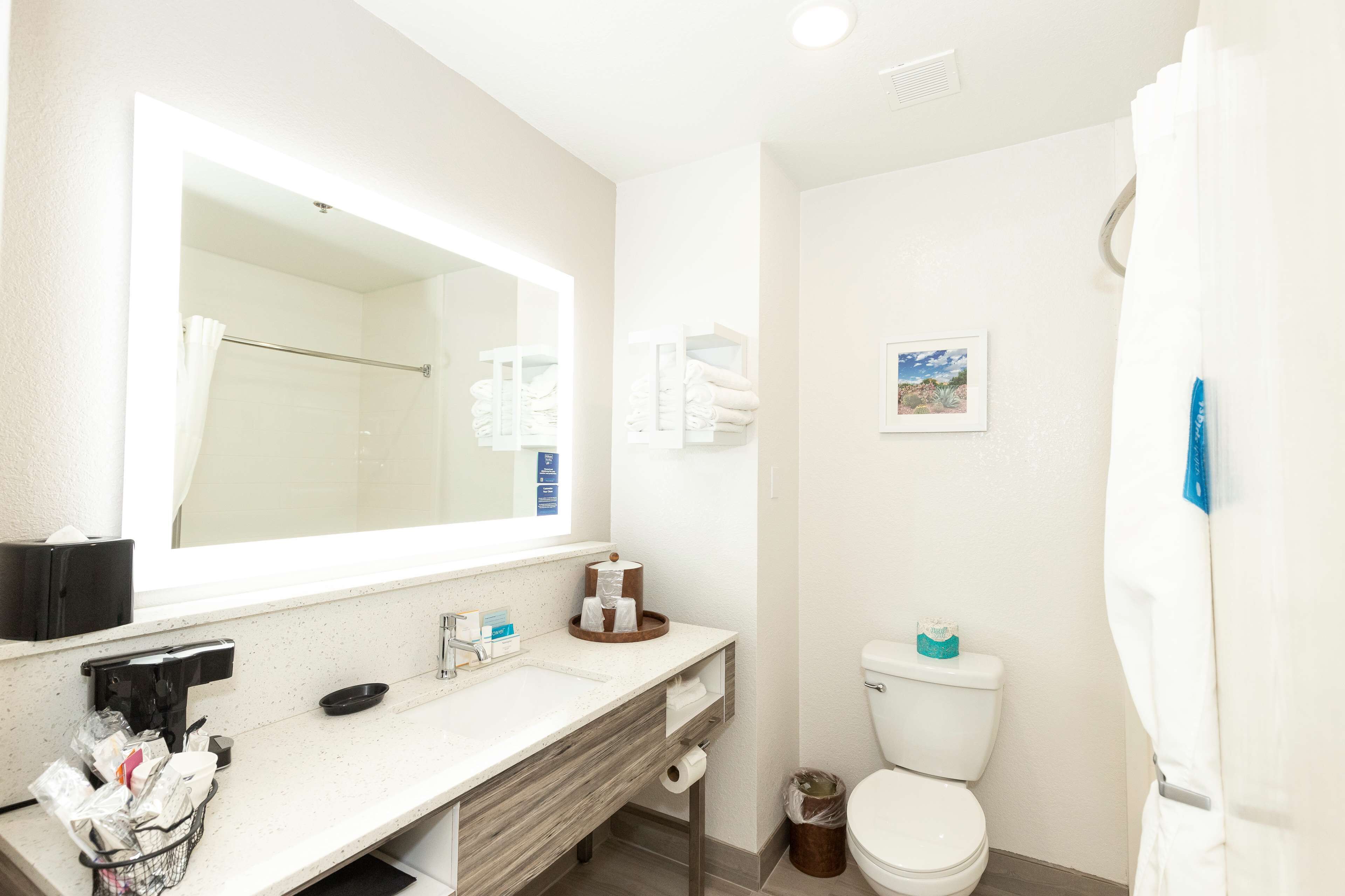 room, 2 queen beds, non smoking | bathroom | hair dryer, towels