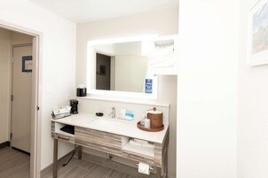 Secador de pelo, toallas