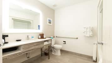 Room, 1 King Bed, Accessible, Bathtub (Mobility & Hearing) | Bathroom | Hair dryer, towels