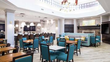 Desayuno completo incluido todos los días