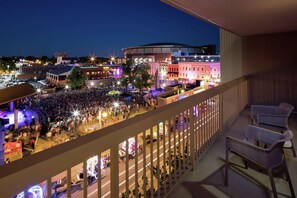 套房, 1 张特大床和 1 张沙发床, 厨房, 公园景观 (Balcony) | 客房景观