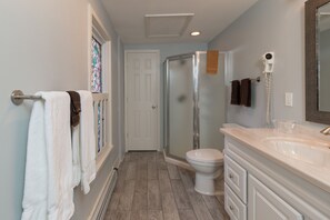 Senior Room, 1 Queen Bed, Balcony | Bathroom - Munro House B And B (Jonesville)