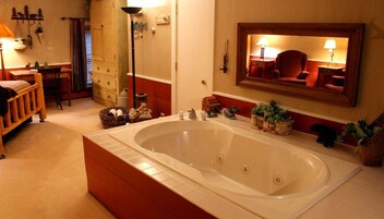 Deep soaking bathtub