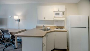 Private kitchen - Extended Stay America Suites DC Fairfax Fair Oaks Mall (Fairfax)