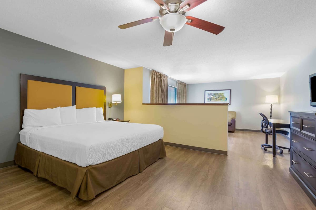 Desk, iron/ironing board, free WiFi