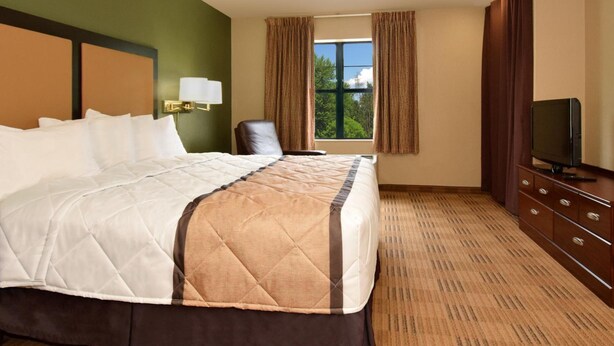 Desk, iron/ironing board, WiFi (free), bed sheets