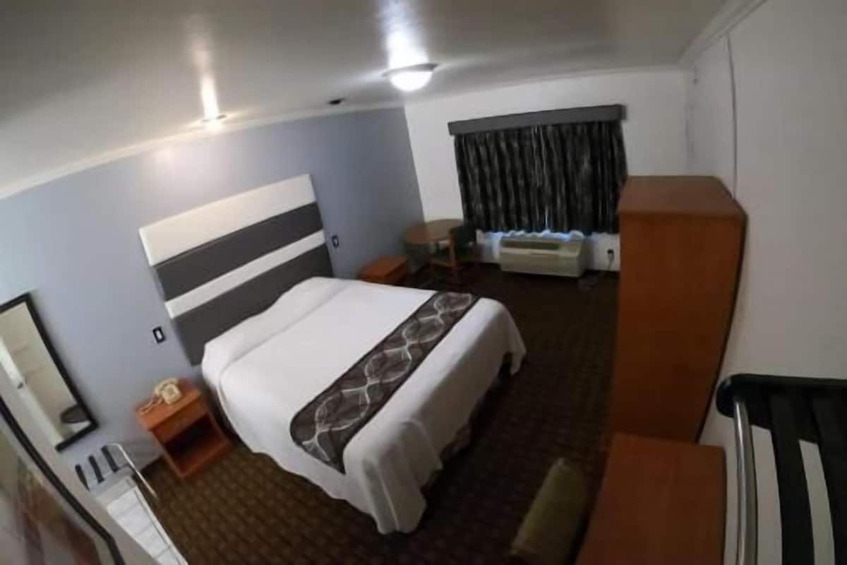 Schreibtisch, Zustellbetten, WLAN, Bettwäsche