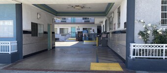 Hollywood Guest Inn