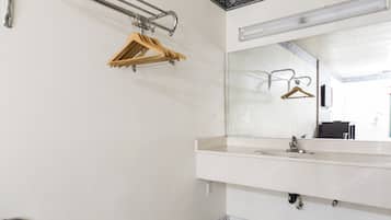 Deluxe, 2 Queen or 2 Double and 1 single | Bathroom sink