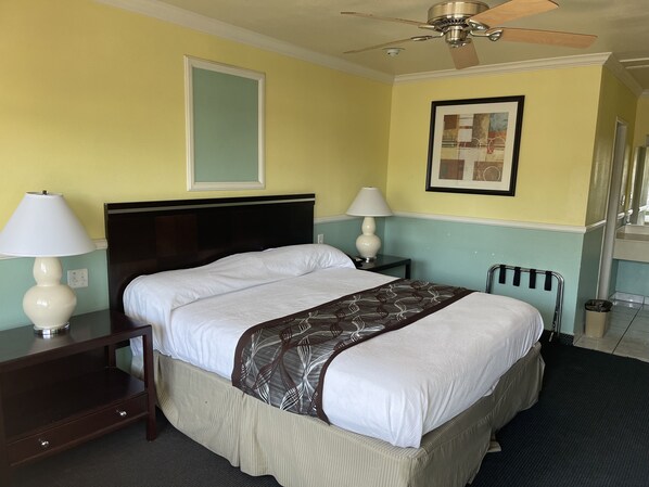 Standard Room, 1 King Bed