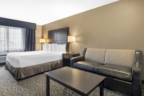 Standaard kamer, 1 kingsize bed, niet-roken, koelkast en magnetron | Een bureau, geluiddichte muren, een strijkplank/strijkijzer, gratis wifi