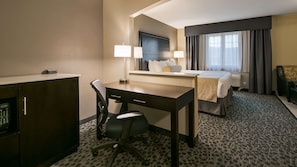 Desk, soundproofing, iron/ironing board, free WiFi