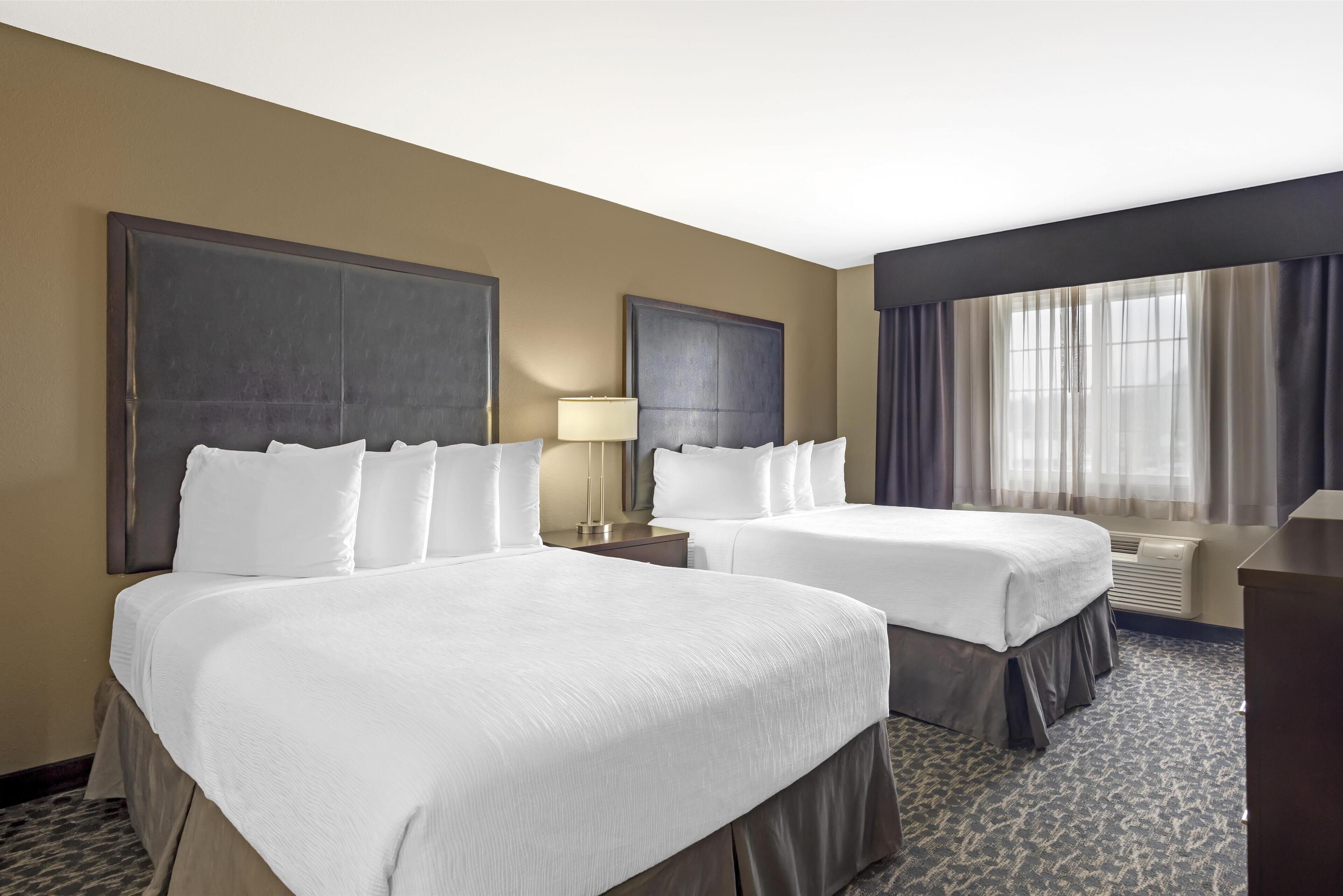 Svit - 2 queensize-sängar - icke-rökare - kylskåp och mikrovågsugn (with Single Sofabed) | Skrivbord, ljudisolering, strykjärn/strykbräda och gratis wi-fi