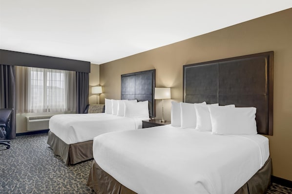 Habitación estándar, 2 camas Queen size, para no fumadores, refrigerador y microondas | Escritorio, insonorización, tabla de planchar con plancha y wifi gratis