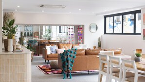 Interior - Hotel Hacienda (Redfern)