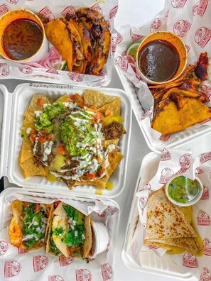 Alimentos y bebidas