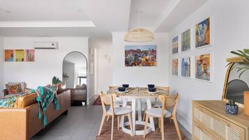 Standard Apartment, 2 Bedrooms (2 Bed Room Apartment) | Ruang makan