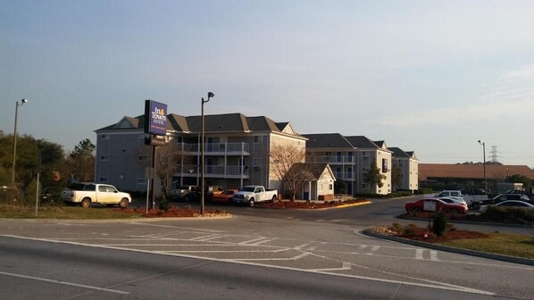 Exterior - InTown Suites Extended Stay Savannah GA (Garden City)