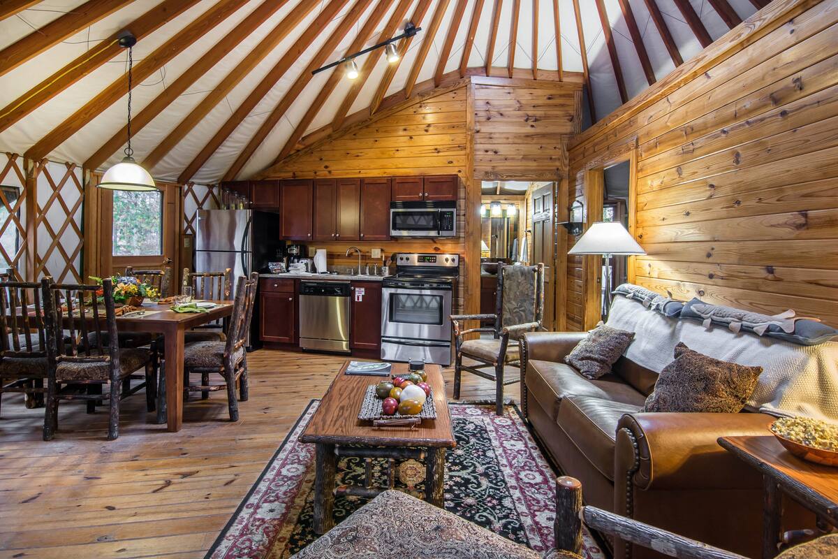 suite, 2 bedrooms | living area | tv