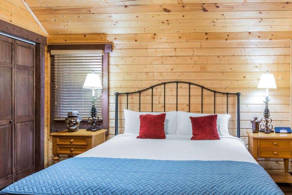 2 bedrooms, in-room safe, iron/ironing board, free WiFi