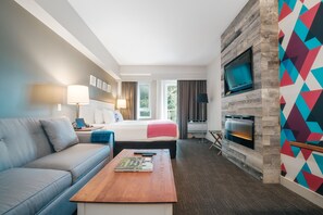 Hypo-allergenic bedding, minibar, in-room safe, desk