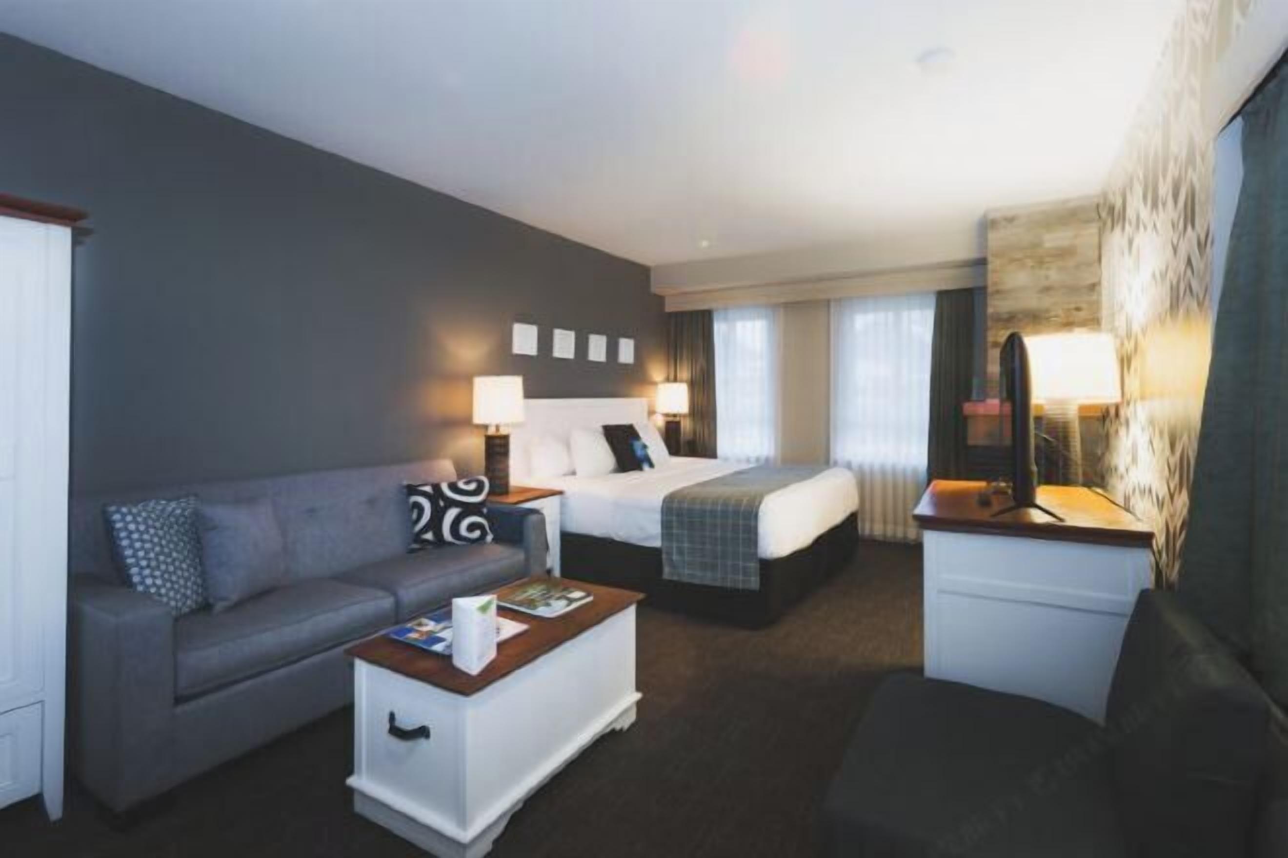 低刺激性寝具、ミニバー、セーフティボックス (室内)、デスク