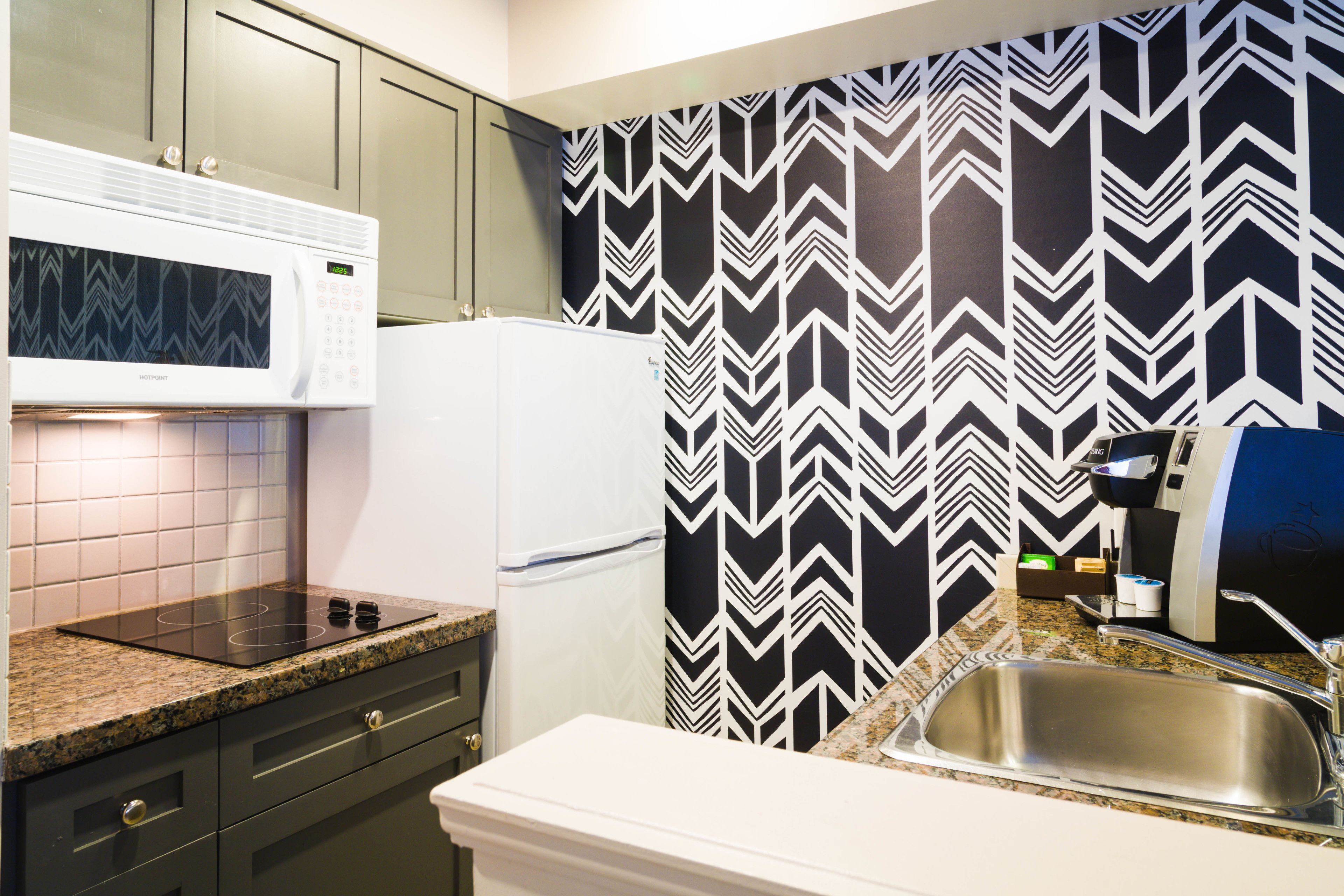 suite, 1 bedroom, non smoking | hypo-allergenic bedding, minibar, in-room safe, desk