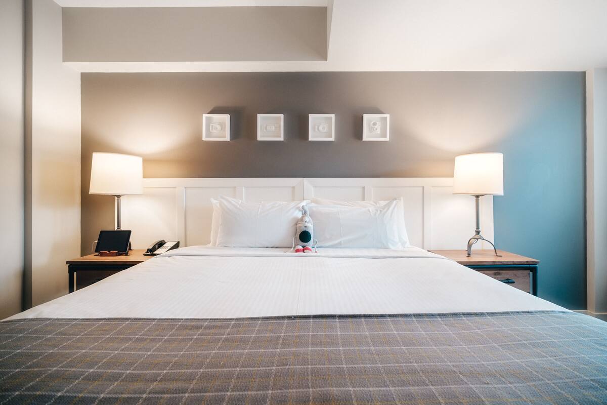 hypo-allergenic bedding, minibar, in-room safe, desk