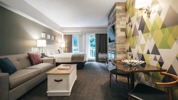 Hypo-allergenic bedding, minibar, in-room safe, desk