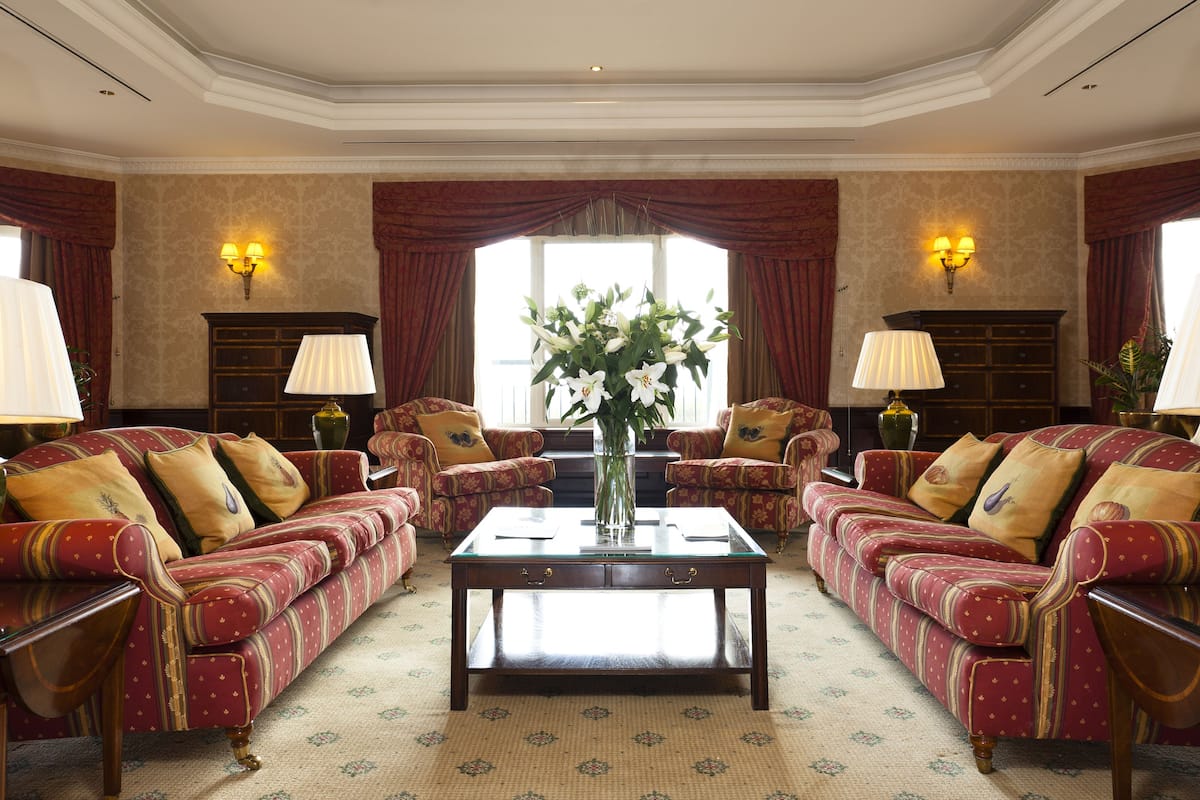 presidential suite | living room | flat-screen tv