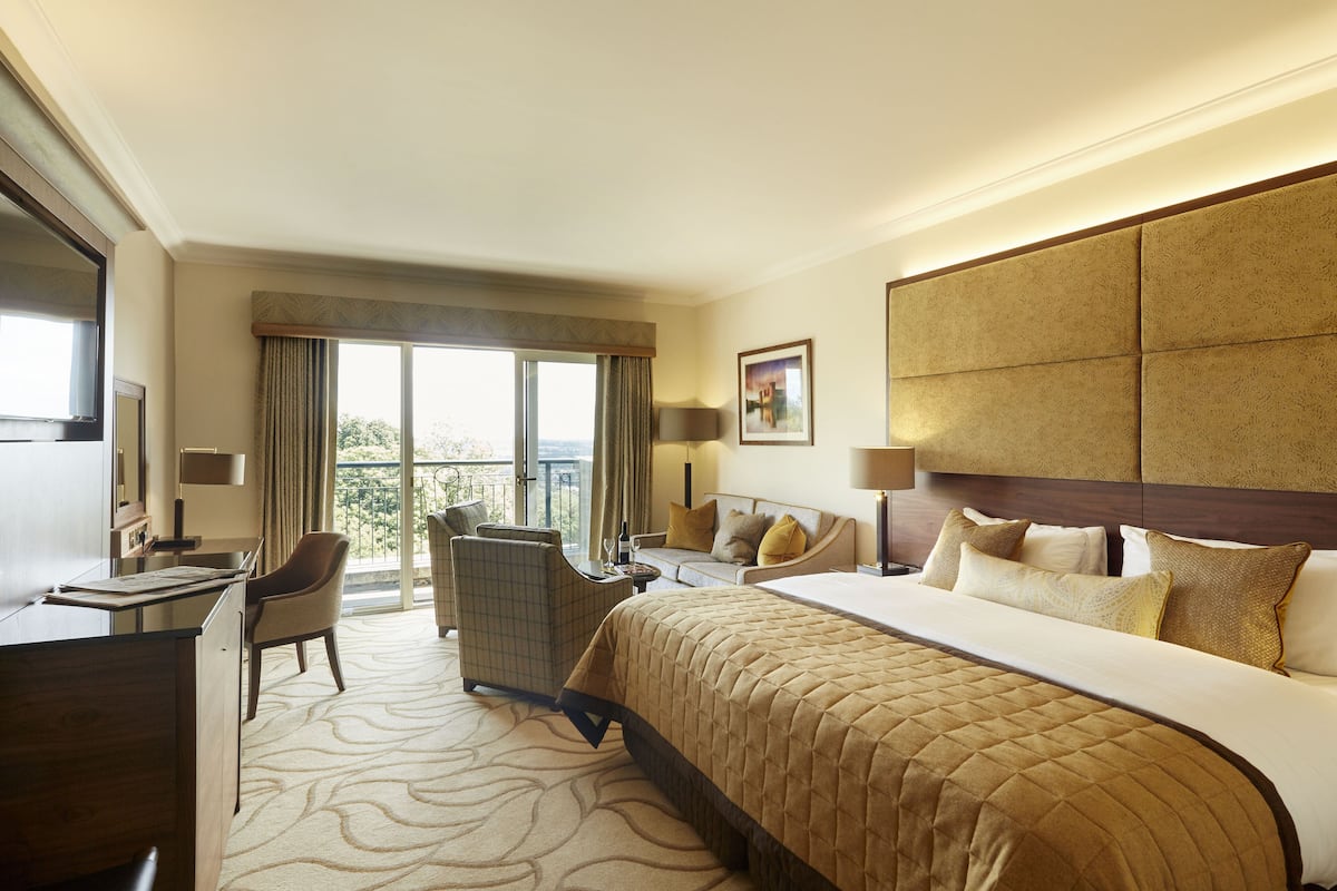 Signature Room, 1 King Bed, Balcony