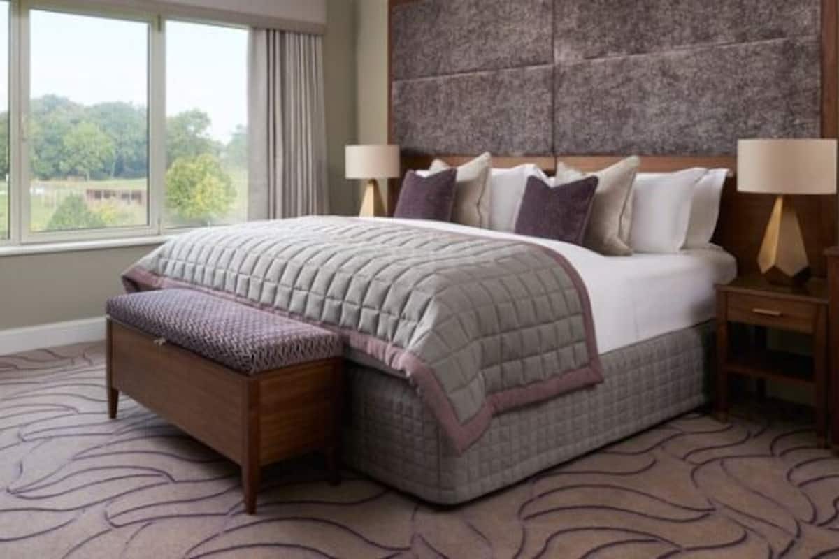 Signature Suite | Premium bedding, minibar, in-room safe, desk